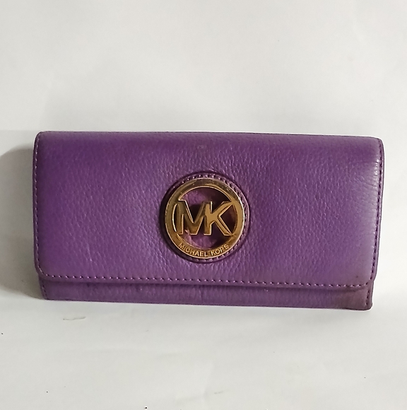Michael Kors Violet Leather Wallet with Gold Logo - Picture 1 of 4